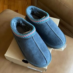 Brand New, Ugg Tasman slipper